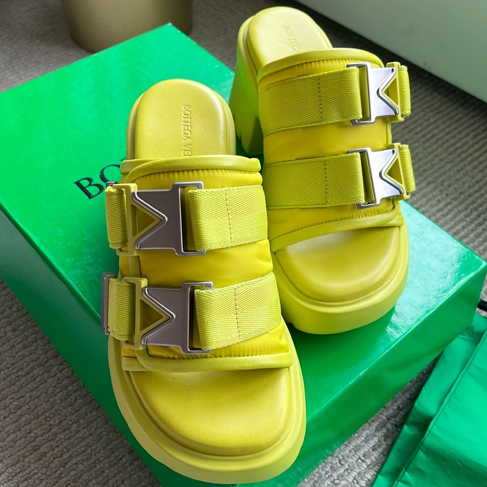 BOTTEGA VENETA FLASH MULE *NEW* 🥝🥝🥝 ~ SOLD